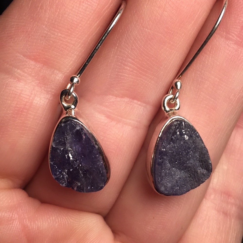 Vintage signed Aryo Natural violet tanzanite 925 silver pierced dangle earrings